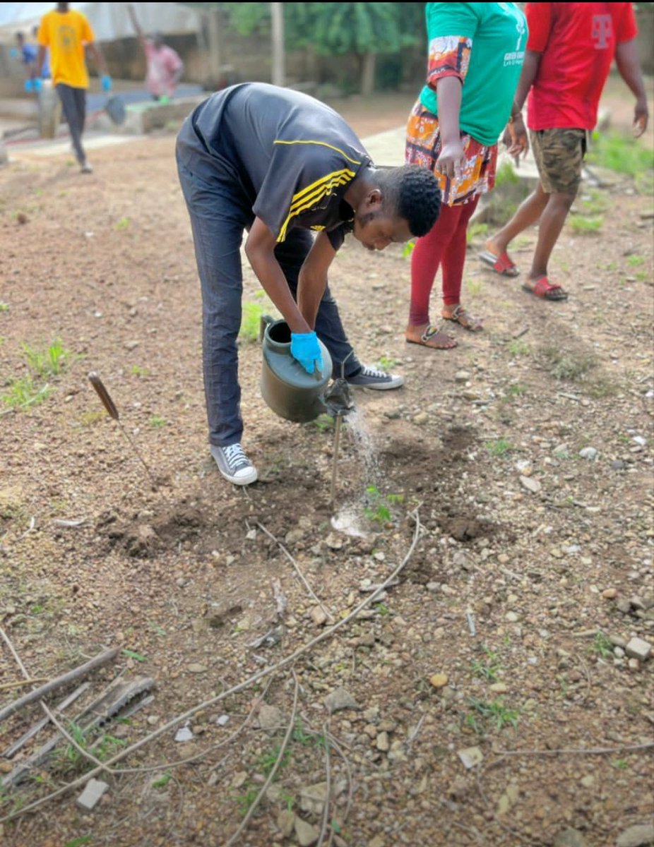 NkabomUhas's tweet photo. Day 1 - NKABOM Project Launch:

Planting Seeds of Change The NKABOM Project commenced its 10-year journey on our campus with a symbolic tree-planting ceremony and the establishment of a vegetable garden.

By planting trees and growing food, participants embodied the core visions. https://t.co/D3AJNEjcsb