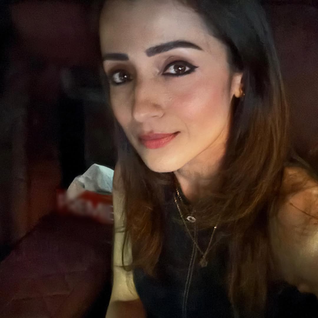 GyjNkMObAAA3Y_r?format=jpg&name=medium