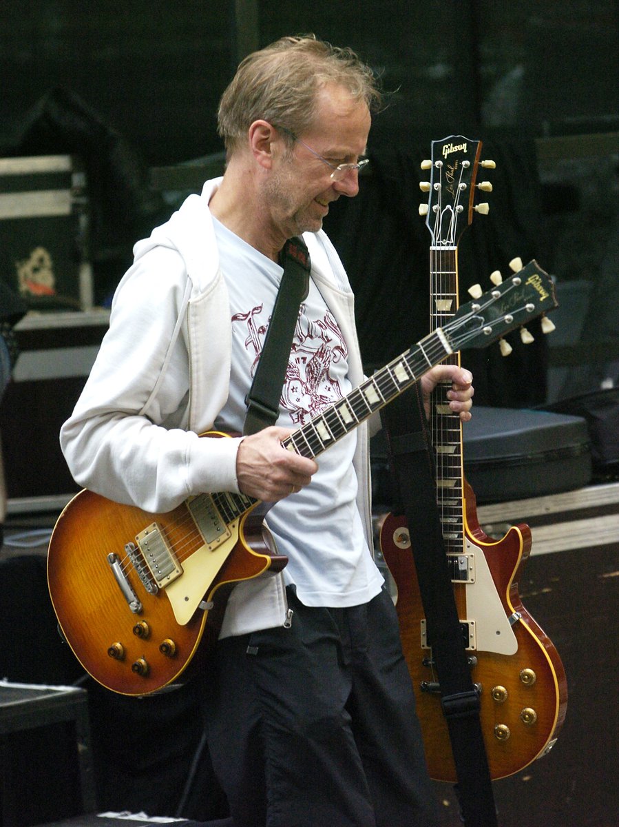 freeoskar's tweet image. Those were the days...happy man Dave "Clem" Clempson, 2007. #Bakerloo #Colosseum #LesPaul #neubauerpix