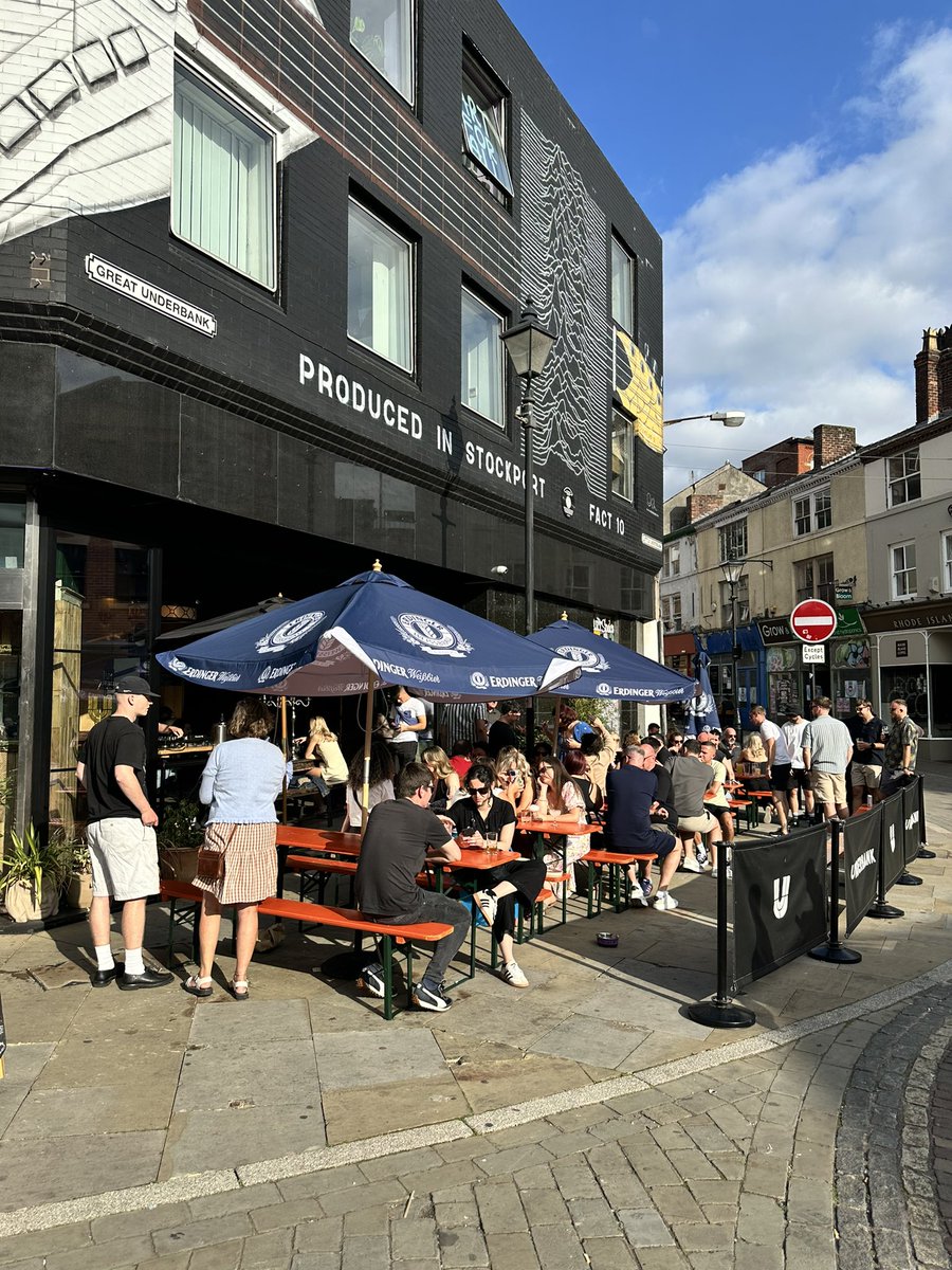 A normal Friday in Stockport. This place has changed and it’s changed for the better. How can you not enjoy seeing the town alive with energy and atmosphere! Loading negative comments in 3-2-1 👇