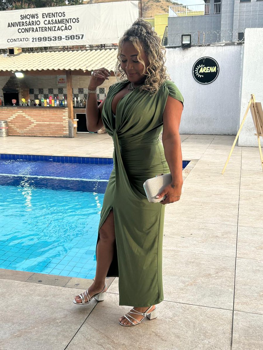 Missão madrinha concluída ✨💚
#madrinhadecasamento👰 
#amigos
#união 
#verdeoliva 
#loira