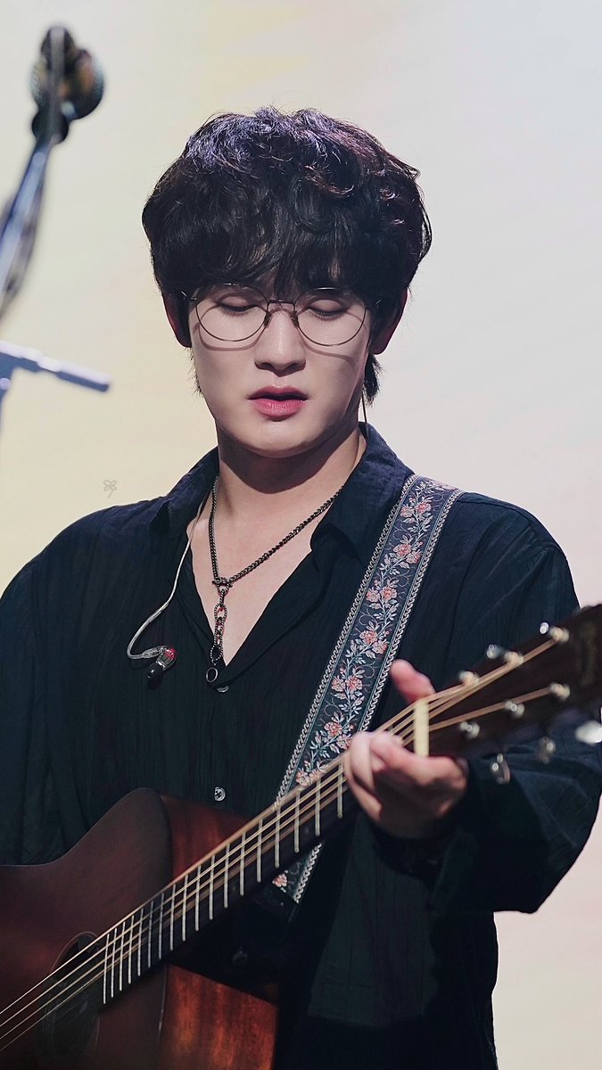 youngju_cy's tweet photo. 영주한테 깜장셔츠 백장 사주고 싶ㄷㅏ 🖤

#너드커넥션 #서영주 #PULSE 250815 https://t.co/xT8jfLtsXz