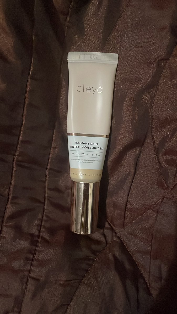 ce_ce_cille's tweet photo. WTS preloved

Skintint Cleya shade Refined (light medium neutral)

Pemakaian sekitar 10x

50k https://t.co/g8v32GHENY