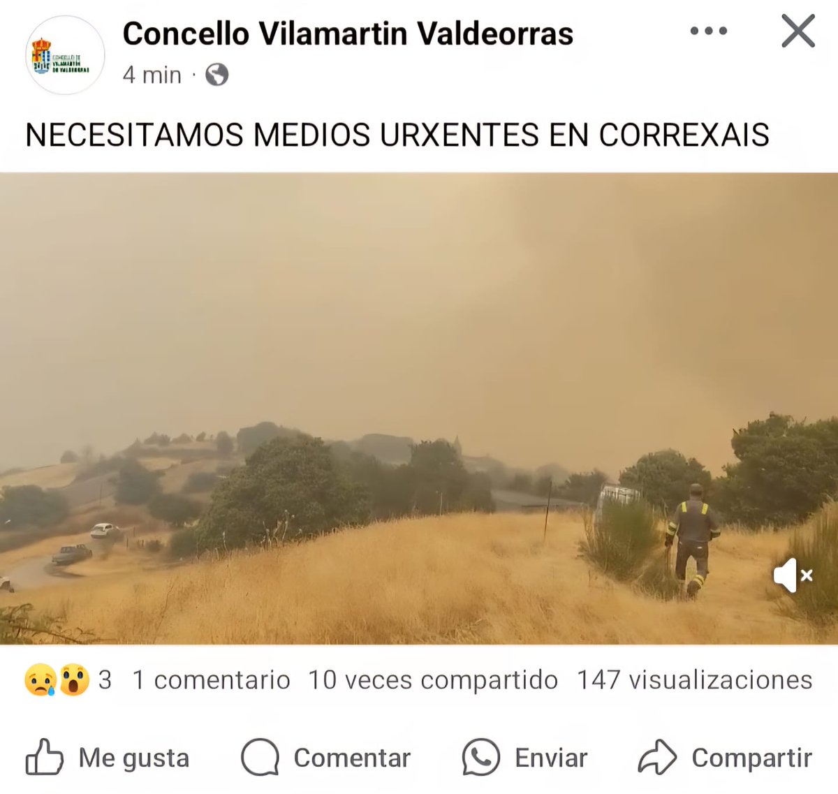 Paulaa_atm's tweet photo. Hace falta gente en Correxais, están solos los habitantes del pueblo. Necesitan palas, hazadas y cubos de agua. Tienen el fuego encima de las casas ya. 
#Galicia #incendios #Valdeorras #Correxais 🙏🏼🙏🏼 https://t.co/VFOo4vHZ6K