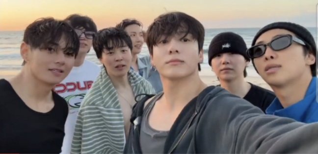 BTS_JKJUNGKK's tweet photo. 👍 https://t.co/NZ2oexxp24