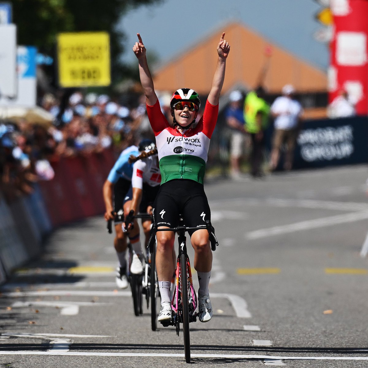 teamsdworx's tweet photo. @BlankaVas wins 🥇 the third stage of @TourDeRomandie and takes her first victory of the season after a magnificent decent to join the front of the race 8km before the finish and finishing it off in the sprint! 🤩

#wesparksuccess https://t.co/4JotiH3cmI