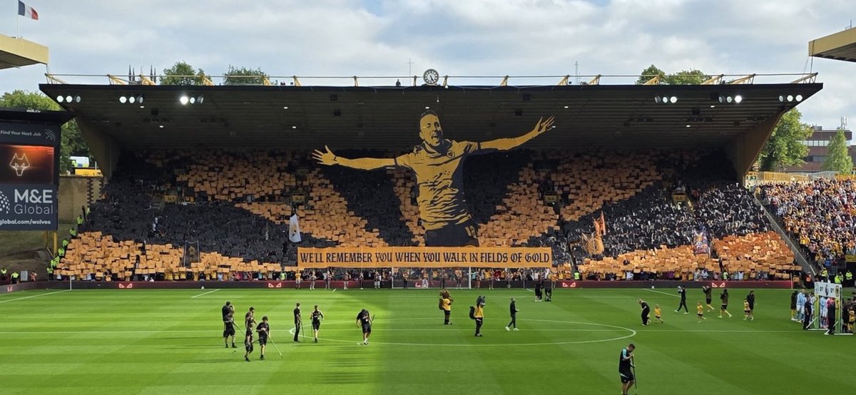 OGold80's tweet photo. We remember you, here at Molineux 
The place we saw our heroes
Billy Wright, the Doog, John Richards too
We loved them in Old Gold

We had super Raul, Bully on the prowl 
Moutinho and Diogo
How we used to sing, Neves is the king 
We loved them in Old Gold 🐺🎶 https://t.co/1iUqcx274k