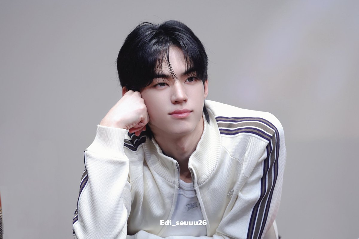Edi_seuuu26's tweet photo. 250817
하트 하트🤭

#TWS  #투어스 #도훈 #dohooon https://t.co/ytlAI8K6ro