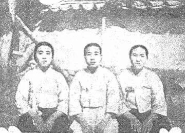 朝鮮半島には、かつて独自の少数民族集団が存在したことを知っていますか?

かつて朝鮮半島北東部、豆満江付近の山岳地帯に「在家僧」(チェガスン)と呼ばれる集団が住んでいた。
彼らは、朝鮮王朝に15世紀半ばになって支配下に入った北東部(東北六鎮)にかつて居住していた女真の子孫とされている。 
