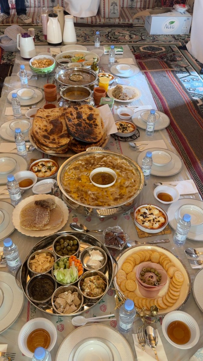 في #تمنية، حيث قرية آل ينفع، كان لي شرف الوقوف على أرضٍ تتنفس التاريخ وتزهو بمبانيها الأثرية وحقولها الوارفة وأوديتها الغنّاء، بين رجالٍ أوفياء يحفظون العهد ويصونون المكان 👌

شكراً من القلب❤️ للأسرتين الكريمتين بن حموض وآل مضواح <a href="/Ibradontia/">إبراهيم بن سليمان</a>