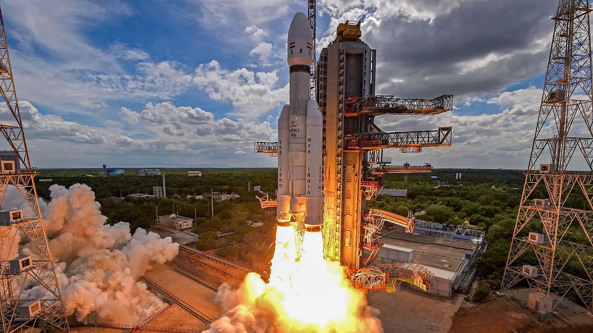 fpjindia's tweet image. National Space Day 2025: What Makes #ISRO’s Space Missions So Cost-Effective?

✍️Bhavika N

Link: freepressjournal.in/weekend/nation… #FPJWeekend
