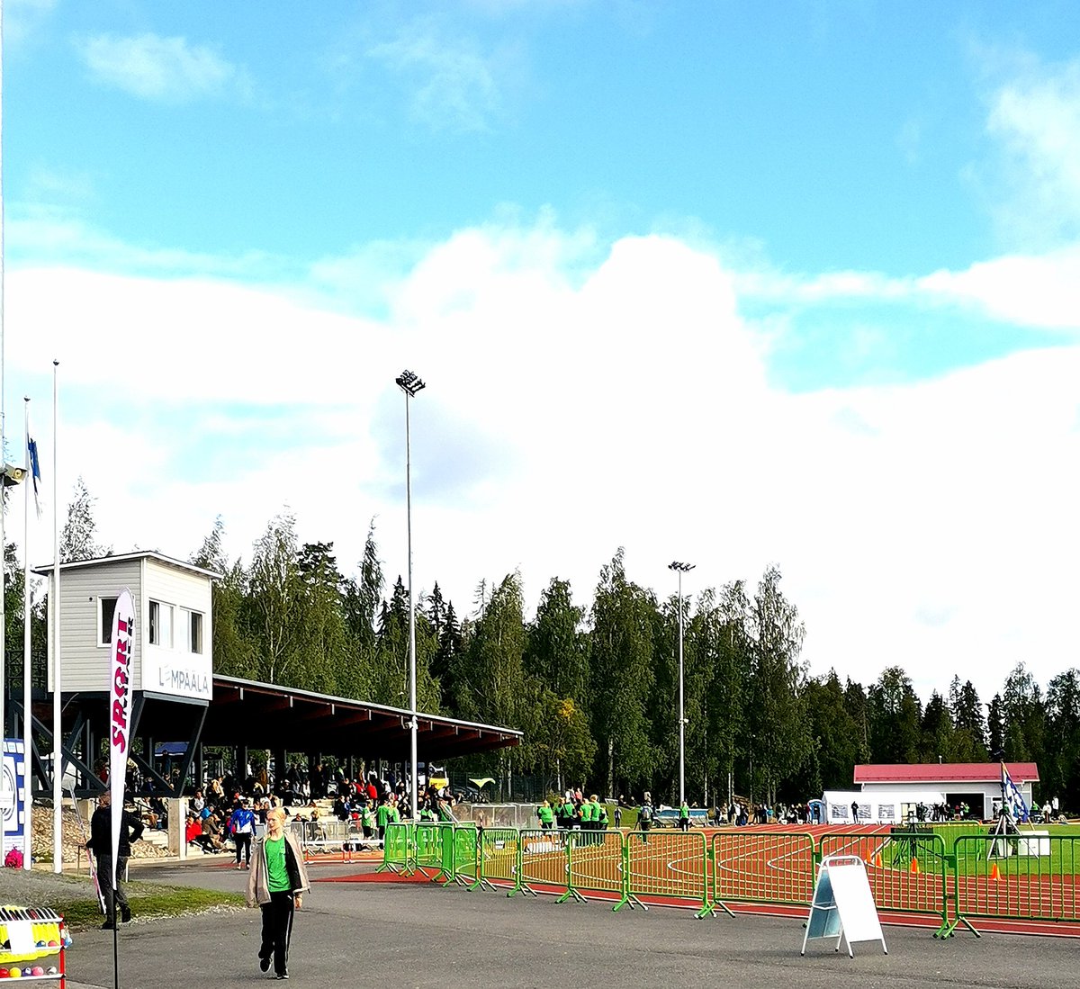 TMInkinen's tweet photo. Viikonlopun viettoa Leki YU:n järjestämissä 14-15 vuotiaiden naisten ja  miesten SM-kisojen toimitsijana. Oli hienoa seurata nuorten urheilijoiden suorituksia töiden ohessa. https://t.co/tYpZBwgnk0