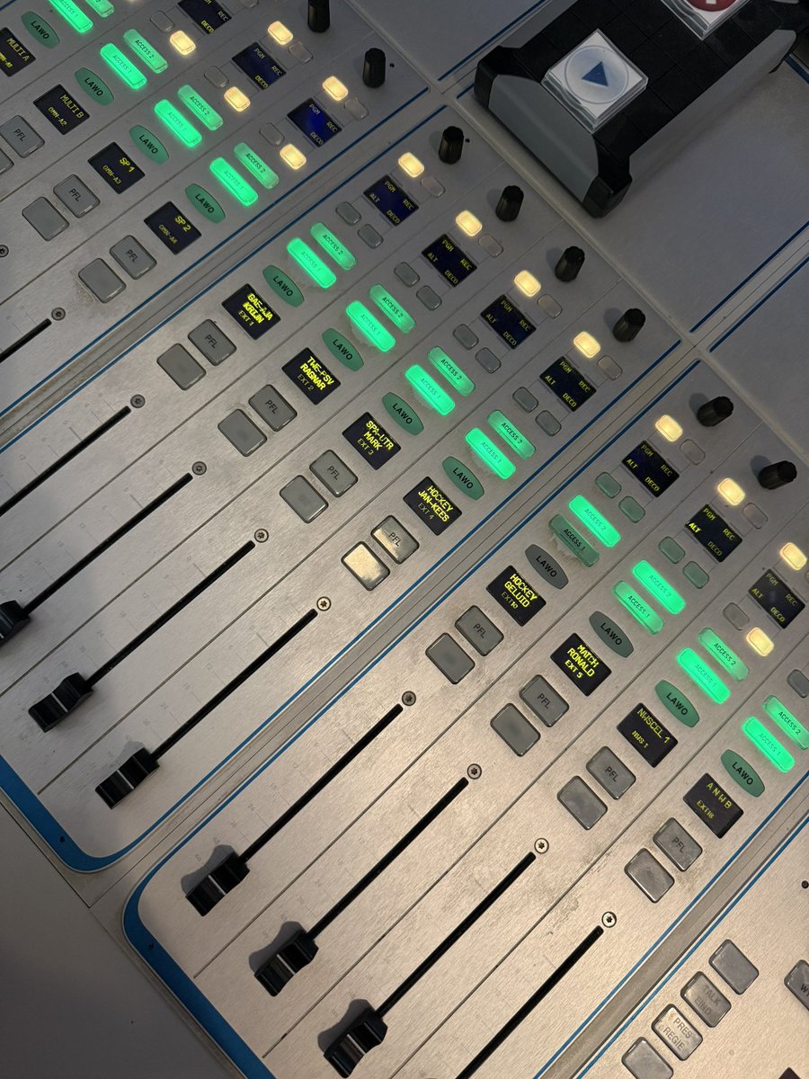 Middagje schuiven bij NOS Langs de Lijn op <a href="/NPORadio1/">NPO Radio 1</a>. Tussen 14:00 en 19:00 via het transistortoestel bij u in de buurt.