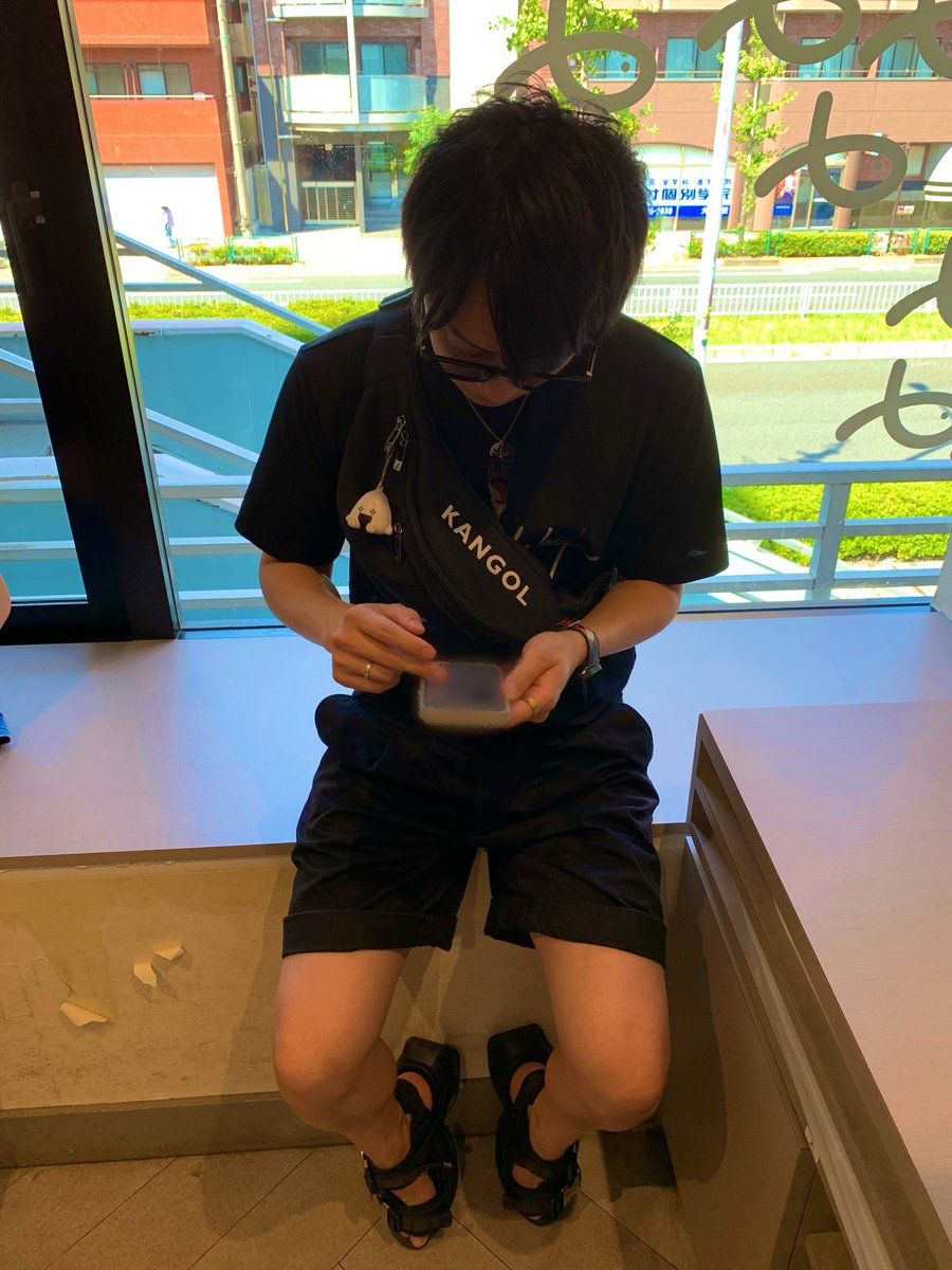 お財布を紛失して肩を落としてる子