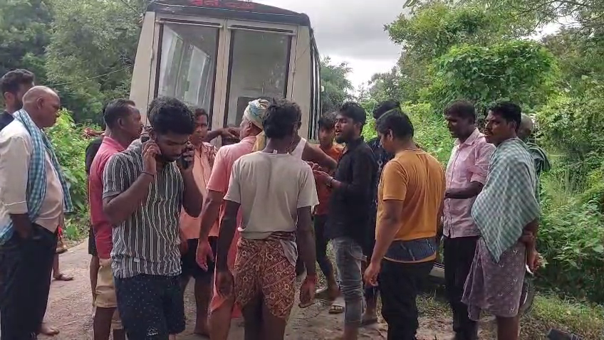 otvnews's tweet image. #Balasore | A shocking incident of body mix-up has been reported from Soro. The grieving family, upon opening the coffin of their son, was stunned to find the body of another person inside.

Following communication with authorities, it was later revealed that the body belonged to