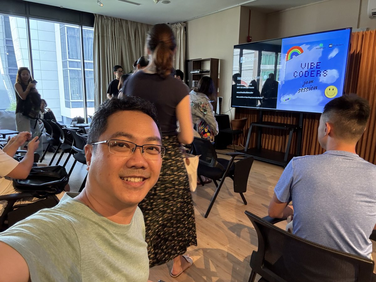 CleanWhistle's tweet photo. Shared my vibe coding project with the community at SG today. Amazing to see so many enthusiastic vibe coders. So happy to be able to exchange prompt tips and discuss our favorite LLMs. #vibecoding https://t.co/mBDTtpTBPO