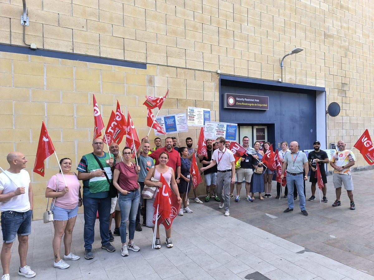 FeSMC UGT Sevilla en la huelga programada hoy 17 de agosto en apoyo a las personas trabajadoras de Ryanair.