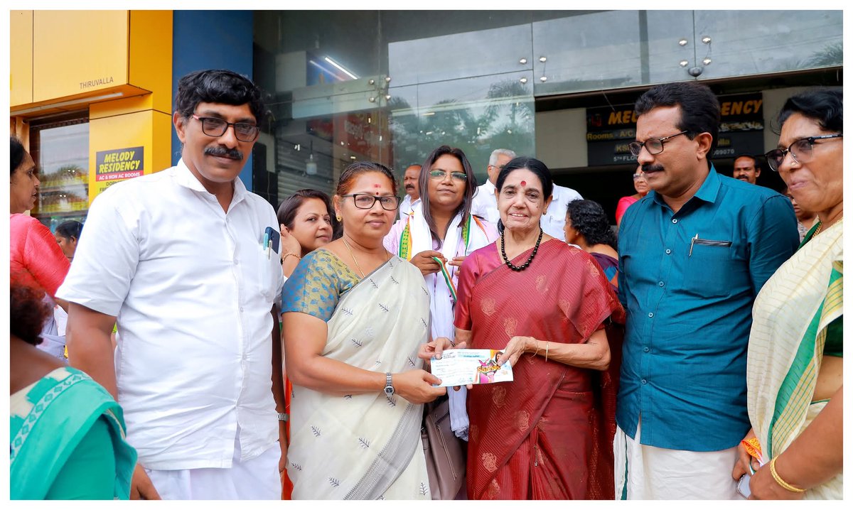 AdvJebiMather's tweet photo. Mahila Saahas Kerala Yathra at Thiruvalla & Kuttur Mandalams in Thiruvalla Block, #Pathanamthitta.
✨ The reception at Thiruvalla KSRTC Corner was inaugurated by former MLA Smt. Maleth Saraladevi.

#MahilaSaahasKeralaYathra #JebiMatherMP #KPMC
#votechoriexposed
#MothersAgainstDrugs