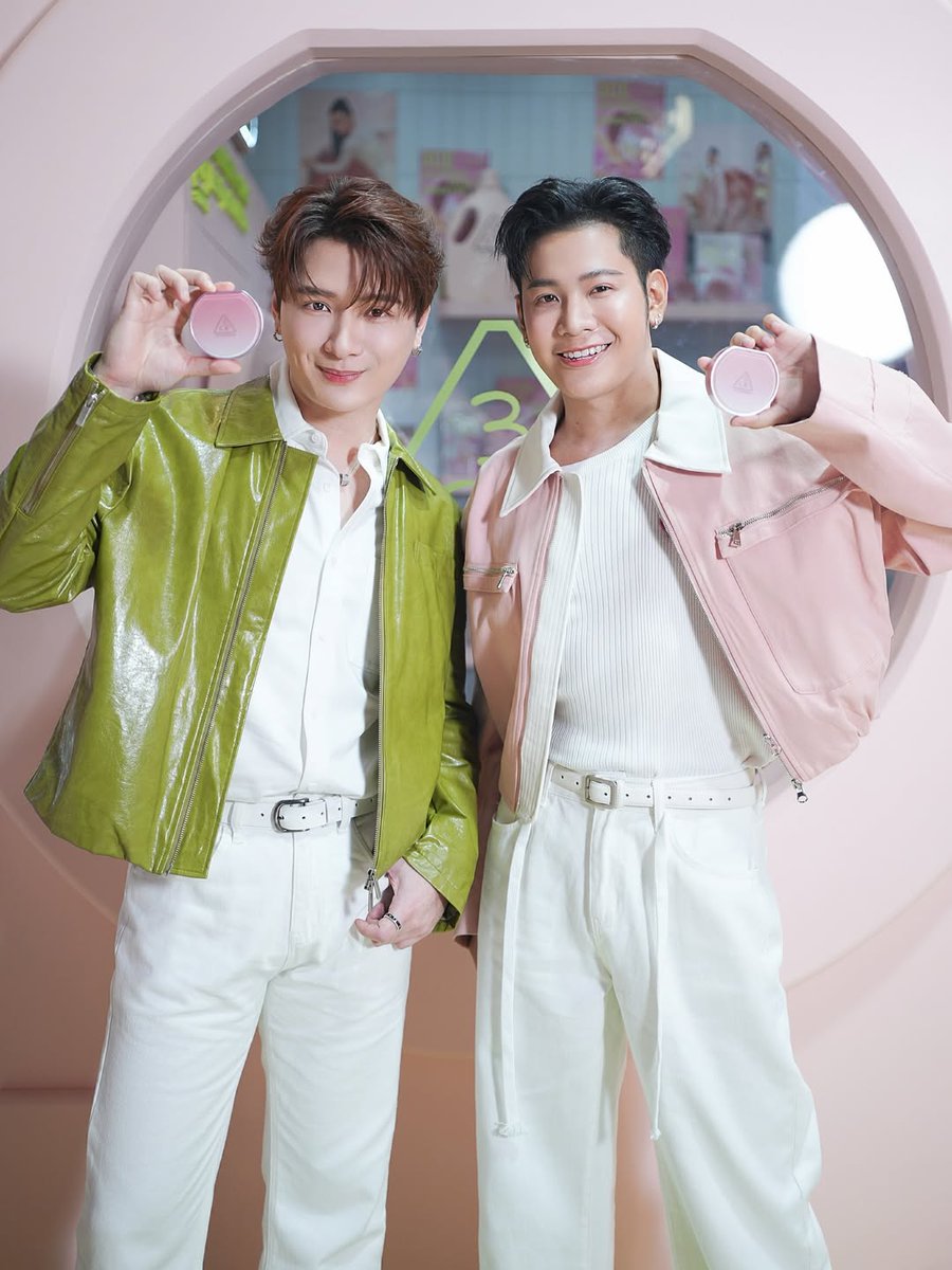 perayawrld's tweet photo. this green and pink color palette is probably one of my favorite colors of kitsing so far 🩷💚 

#คริสสิงโต #สิงโตคริส https://t.co/ZO2DXY7wiR