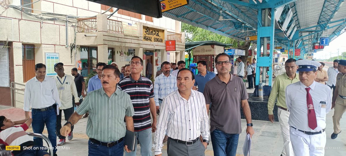 DRM Bhavnagar (@drm_bvp) on Twitter photo सोनगढ़, सीहोर जंक्शन, खोड़ियार मंदिर एवं वरतेज स्टेशन का निरीक्षण किया गया। निरीक्षण के दौरान प्रारंभ किए गए कार्यों को शीघ्रता से पूर्ण करने तथा यात्रियों की सुरक्षा को सर्वोच्च प्राथमिकता देते हुए किसी भी प्रकार की लापरवाही न बरतने के स्पष्ट निर्देश।
<a href="/WesternRly/">Western Railway</a> <a href="/RailMinIndia/">Ministry of Railways</a> सोनगढ़, सीहोर जंक्शन, खोड़ियार मंदिर एवं वरतेज स्टेशन का निरीक्षण किया गया। निरीक्षण के दौरान प्रारंभ किए गए कार्यों को शीघ्रता से पूर्ण करने तथा यात्रियों की सुरक्षा को सर्वोच्च प्राथमिकता देते हुए किसी भी प्रकार की लापरवाही न बरतने के स्पष्ट निर्देश।
<a href="/WesternRly/">Western Railway</a> <a href="/RailMinIndia/">Ministry of Railways</a>