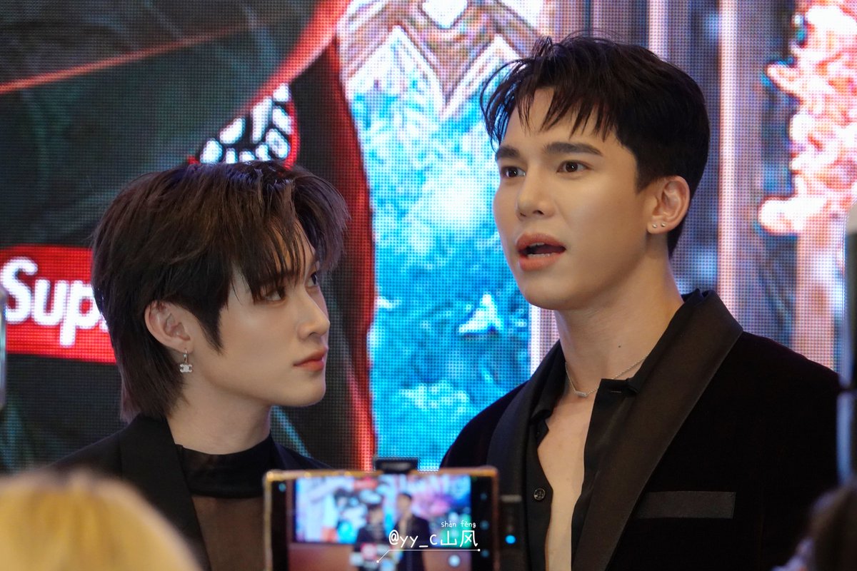 😗很帅，造型满分
#SUNTINYTHELASTMAGIC
#MaxNat 
#mmaxmax 
#natasitt