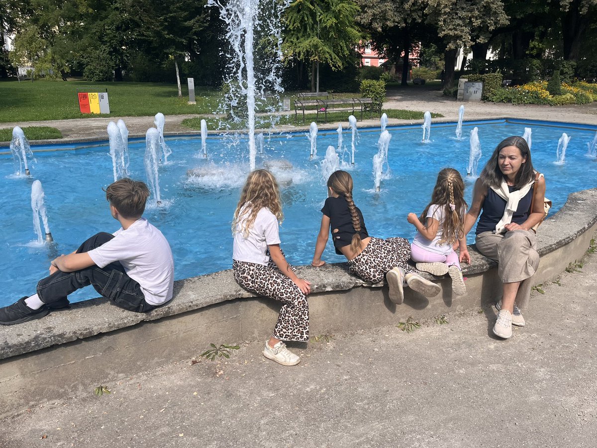 The wonderful Mrs Hamilton with four of our six Grandweans !!

TIMS of #Austria