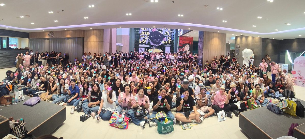 wiwa_ari's tweet photo. วันเกิด ผ่านไปแล้ว
คอน (ทิพย์) ผ่านไปแล้ว

เวลาแห่งความสุข ผ่านไปไวจัง
ใจหายเบาๆ
เมื่อวาน ดีใจมากๆ ที่ได้เจอ พี่ๆ น้องๆนุชที่ไม่ได้เจอกันเป็นปีๆ
ดีใจที่ทุกคนยังอยู่ด้วยกันตรงนี้
คิดว่า เฮียก็คงดีใจ และปลื้มใจในนุช นุชา ของเขาเหมือนกัน
I know this is love @peckpalit
#เป๊กผลิตโชค https://t.co/qMhvtkVjZv