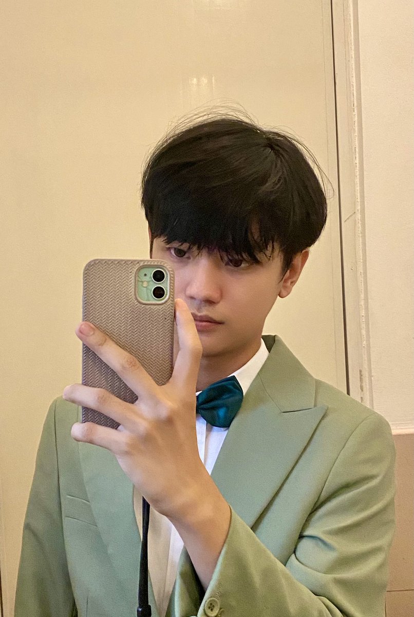ivasnh's tweet photo. ready for the wedding 🌿 https://t.co/kUzsExEFQE