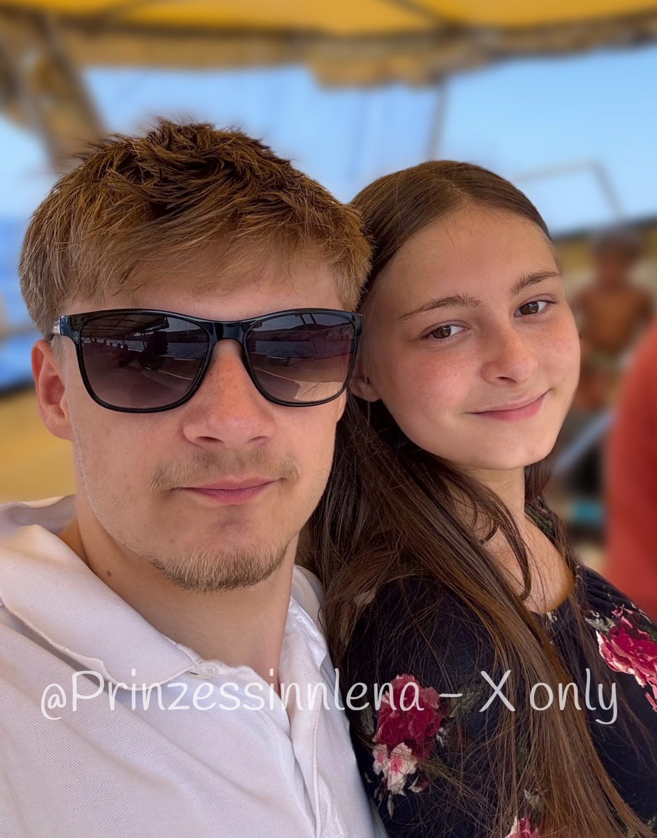 Schon wieder Bootstour mit meinem Schatz 💕 <a href="/MasterA37097/">GeldHerr Alex</a> 
Natürlich von euren erbärmlichen Zahlungen finanziert. 😘 
Also, wer füllt als Nächstes meine Kasse?