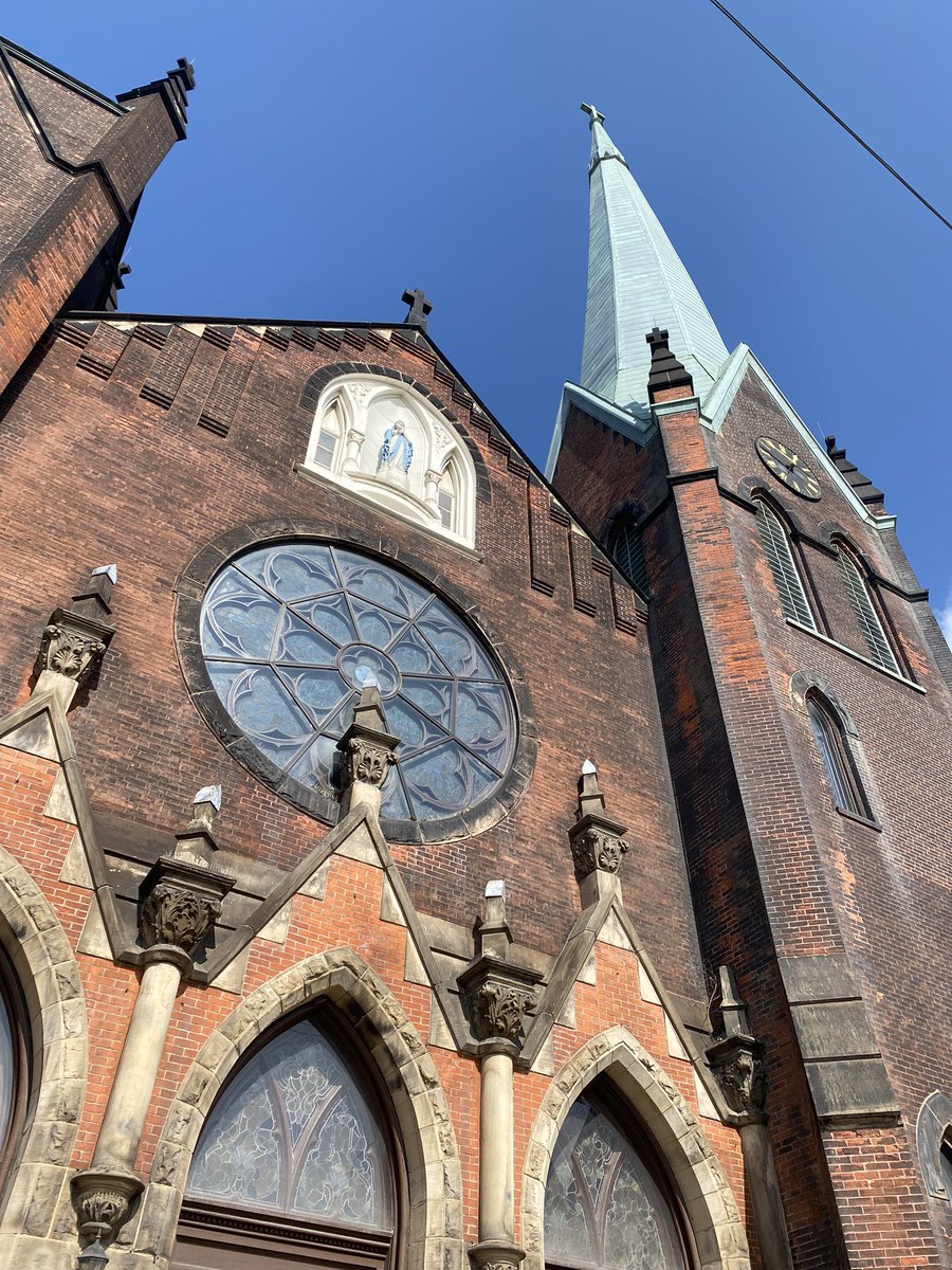 MunchCleveland's tweet image. My Sunday doubleheader starts with 10am Mass with Father Joseph Callahan at Our Lady of Lourdes Church in @slavicvillage for some true #SoulFood the on to @ProgressiveFans for the @CleGuardians! Hope to see you, meet you especially at Mass.
