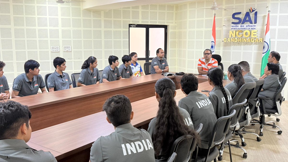 SAI_Gandhinagar's tweet photo. Wishing our Indian Junior Women's Handball team the best of luck as they head to Tashkent for the 18th Asian Women Junior Championship! Bring home the glory, Team India! 🇮🇳 

#IndianHandball #AsianJuniorChampionship #TeamIndia https://t.co/9QBNaRMJyZ