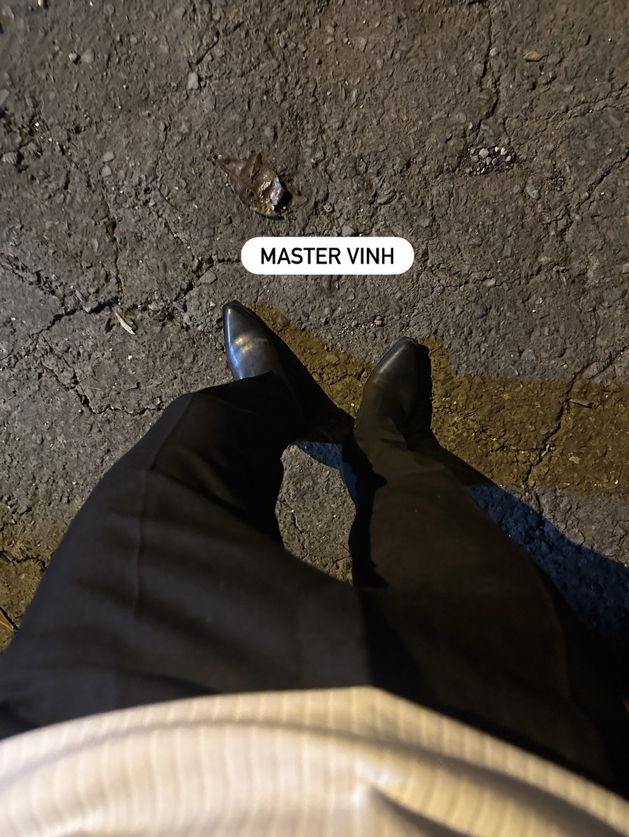 after wearing boots all day to party paid by my fucking slave in all around the world, the boots are getting dirty. Fortunately, I've asked a stranger in club to clean them as a shoes cleaner and here he is 😈 
#findom #ATM