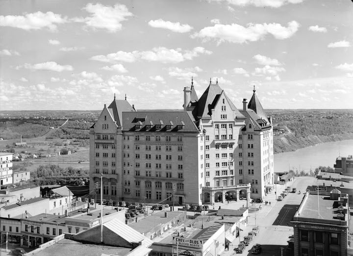 BSwirlsi's tweet photo. The Hotel MacDonald in 1940 #AbHistory https://t.co/Vypo5bomGH