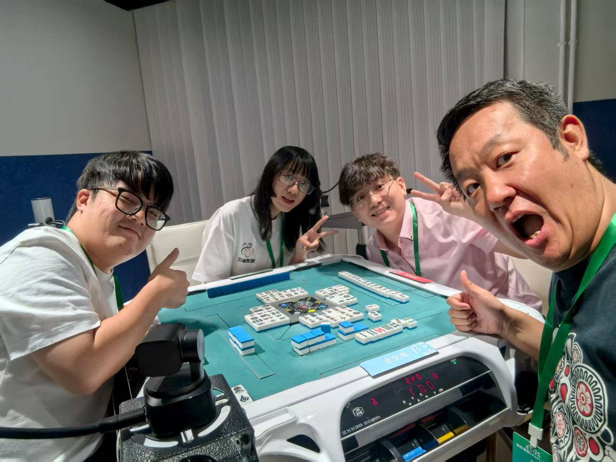 CzekunC's tweet photo. 今日は残念でしたけど、友だちいっぱいできて嬉しかったです！
トータルベスト4の中にプロ3人いるよ！（最高位戦中国本部-陈林プロが1で、フェイフェイさん3、私4）
フェイフェイ様、また次でお逢いましょう。
次ぎは絶対勝つよ！ https://t.co/6Upnr0KILV