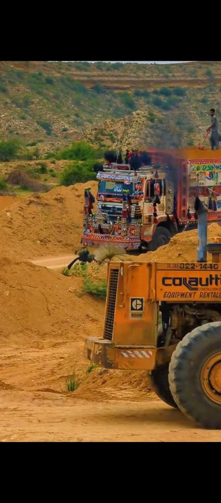 ShahidR58468830's tweet image. ملير ۽ جامشورو جو ڪوھستاني علائقو صديون پراڻي تهذيب رکندڙ آهي. رومي طرز جون قبريون، مال مويشي، باغباني ۽ چراگاهون هتي جي زندگي جو حصو رهيون. 
#Malir #Kohistan 
#Savekirthar 
#SayNoBahriaTown 
@BalochHafeez201