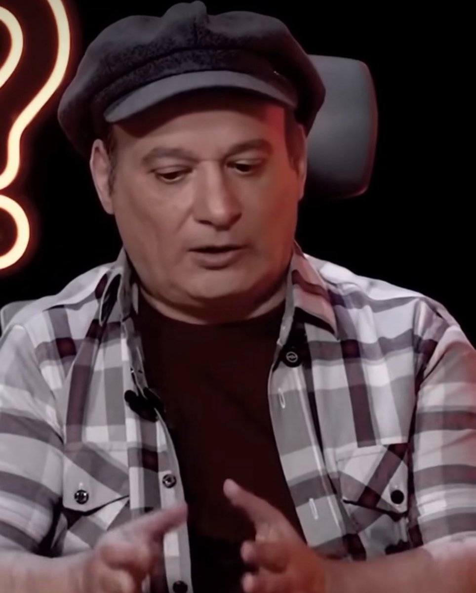 شهرام لاسمی عزیز
قلقلی دوست داشتنی روزای جمعه
دلمون برات کباب شد😔😔
چقدر غصه تو دلت داشتی و ما رو میخندوندی