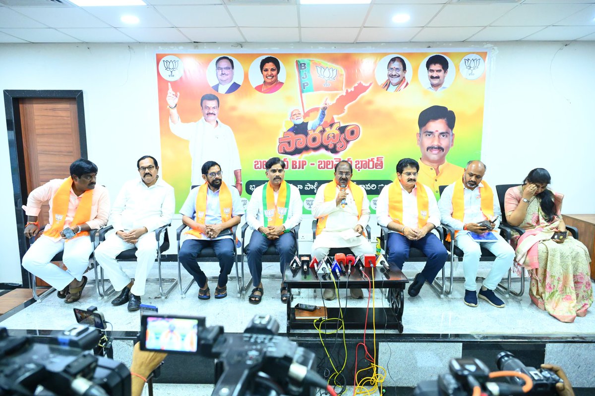Somu Veerraju / సోము వీర్రాజు (@somuveerraju) on Twitter photo . <a href="/BJP4Andhra/">BJP ANDHRA PRADESH</a> , OBC మోర్చా ఆధ్వర్యంలో
30-08-2025 నాడు విజయవాడలో జరగనున్న "స్పూర్తి" మహాసభకు సంబంధించిన తూర్పు గోదావరి జిల్లా శాఖ సన్నాహక సమావేశంలో పాల్గొన్నాను.
సంచార జాతుల, సమాజాల అభ్యున్నతి, వారి హక్కులు, భవిష్యత్తు దిశగా తీసుకోవాల్సిన చర్యలపై చర్చిస్తూ ఏర్పాట్లను సమీక్షించాం. . <a href="/BJP4Andhra/">BJP ANDHRA PRADESH</a> , OBC మోర్చా ఆధ్వర్యంలో
30-08-2025 నాడు విజయవాడలో జరగనున్న "స్పూర్తి" మహాసభకు సంబంధించిన తూర్పు గోదావరి జిల్లా శాఖ సన్నాహక సమావేశంలో పాల్గొన్నాను.
సంచార జాతుల, సమాజాల అభ్యున్నతి, వారి హక్కులు, భవిష్యత్తు దిశగా తీసుకోవాల్సిన చర్యలపై చర్చిస్తూ ఏర్పాట్లను సమీక్షించాం.