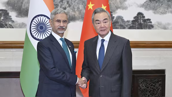 RashtraVaani25's tweet photo. 🚨 सीमा वार्ता के लिए चीनी विदेश मंत्री वांग यी भारत आएंगे
🇮🇳 विदेश मंत्रालय ने पुष्टि की है कि चीनी विदेश मंत्री वांग यी भारत के आमंत्रण पर 18 से 20 अगस्त तक नई दिल्ली में होने वाली 24वीं सीमा वार्ता में शामिल होंगे।
#India #China #WangYi #BoundaryTalks #BreakingNews https://t.co/CezlJFaAnr