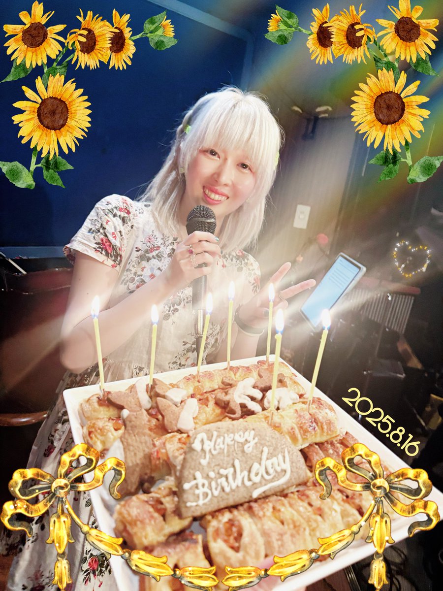 nonchachacha's tweet photo. 今日8月17日は我らが水上ゆかちゃんのお誕生日🎂✨今年も #MMM3 ライヴに呼んでくれてありがとう🙏🏻
ライヴを見届けにきてくれた鈴木さんと、あの空間ってなんかクセになるよね、ゆかちゃんの芯のある優しさとか、許容とか、そしてどこか達観した感じとかが溶けたあの空間に包まれるのがいいんですよね〜語り合いました。これからもゆかちゃんの好きなことがいっぱいできますように！お誕生日おめでとう🌻🌹