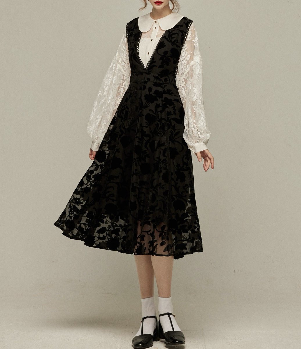 8月18日(月)再販開始 《私に物語を聞かせて》Dress/Black ディープV