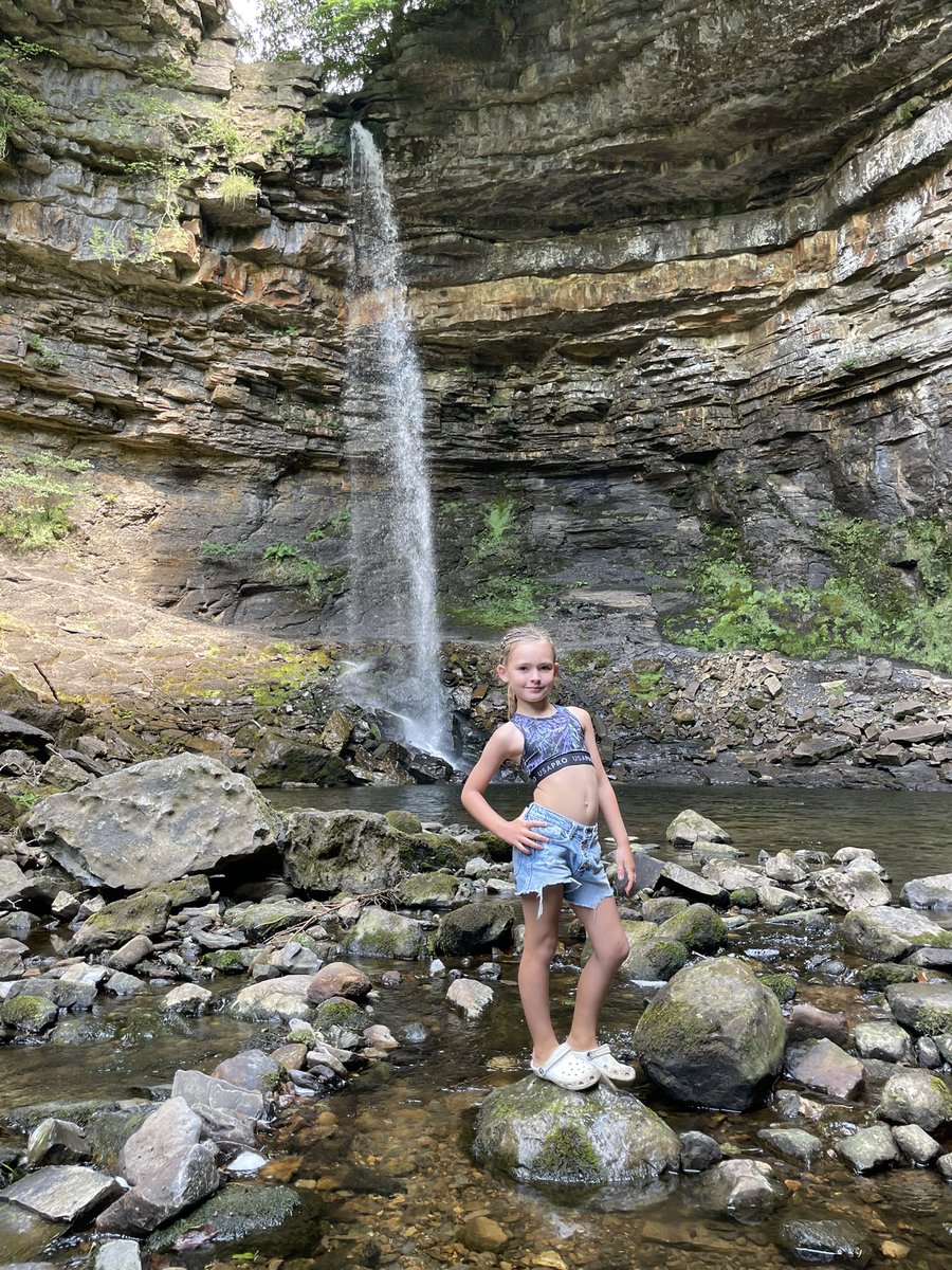 durnin26's tweet photo. England’s largest single drop waterfall… and a 7 year old poser 🙄 #HardrawForce https://t.co/Dm0z40zeSF