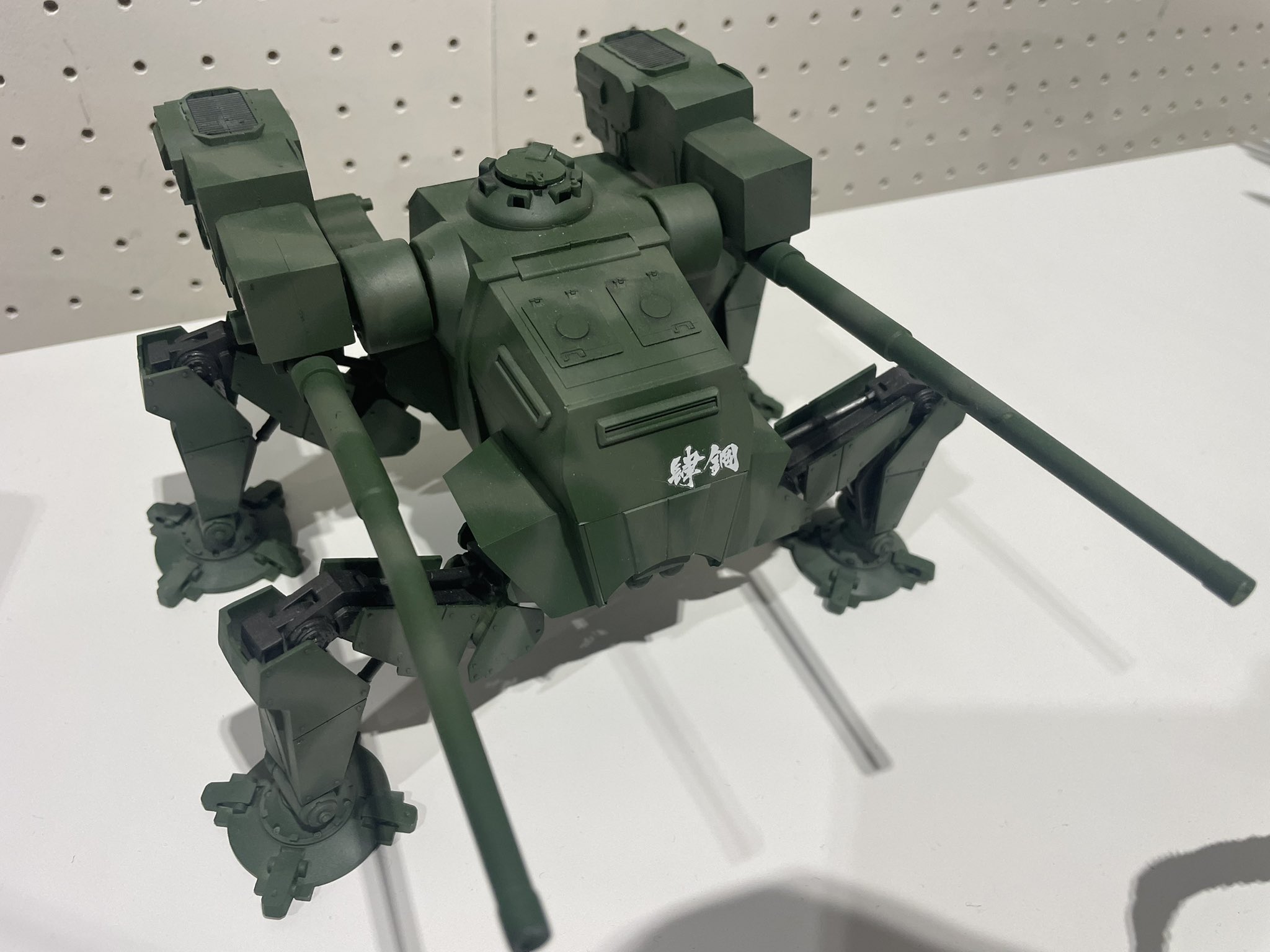 プラモデル 塗装済完成品 ロケットモデルズ 多脚戦車 194X年に