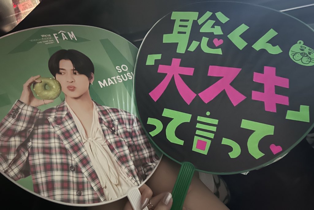 Mako_Drum's tweet photo. 宮城でまたファンサもらえた😭
聡くん大好き言ってくれてありがとう大好きだよ🥹💚

また髪色は聡くん色！

終演後ファンサ祈願のお守り取れて落としてたみたいで近くのお姉さんが見つけてくれた、ありがとうございます、、！！叶ってて良かった🥲
 #SoGoodDay
#松島聡 https://t.co/Beledo5W3e
