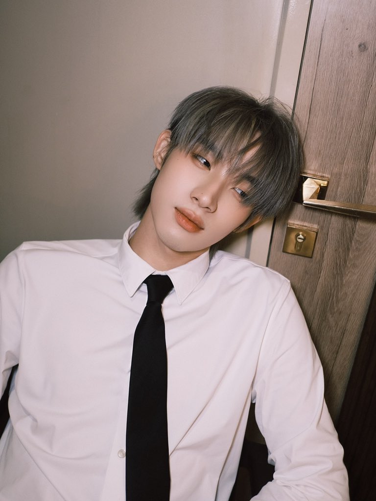 HongofficialTH's tweet image. 🍦IG — jakkra_makeupsurgemarque Posted
🗓 17 / 08 / 25

RV. 🇮🇳 DELHI 
#backstage 

#lykntourxdelhi 
#jakkramakeup

🔗 — instagram.com/p/DNdJHEXp66d/…

➖  
#hongshihoshi 
#LYKN