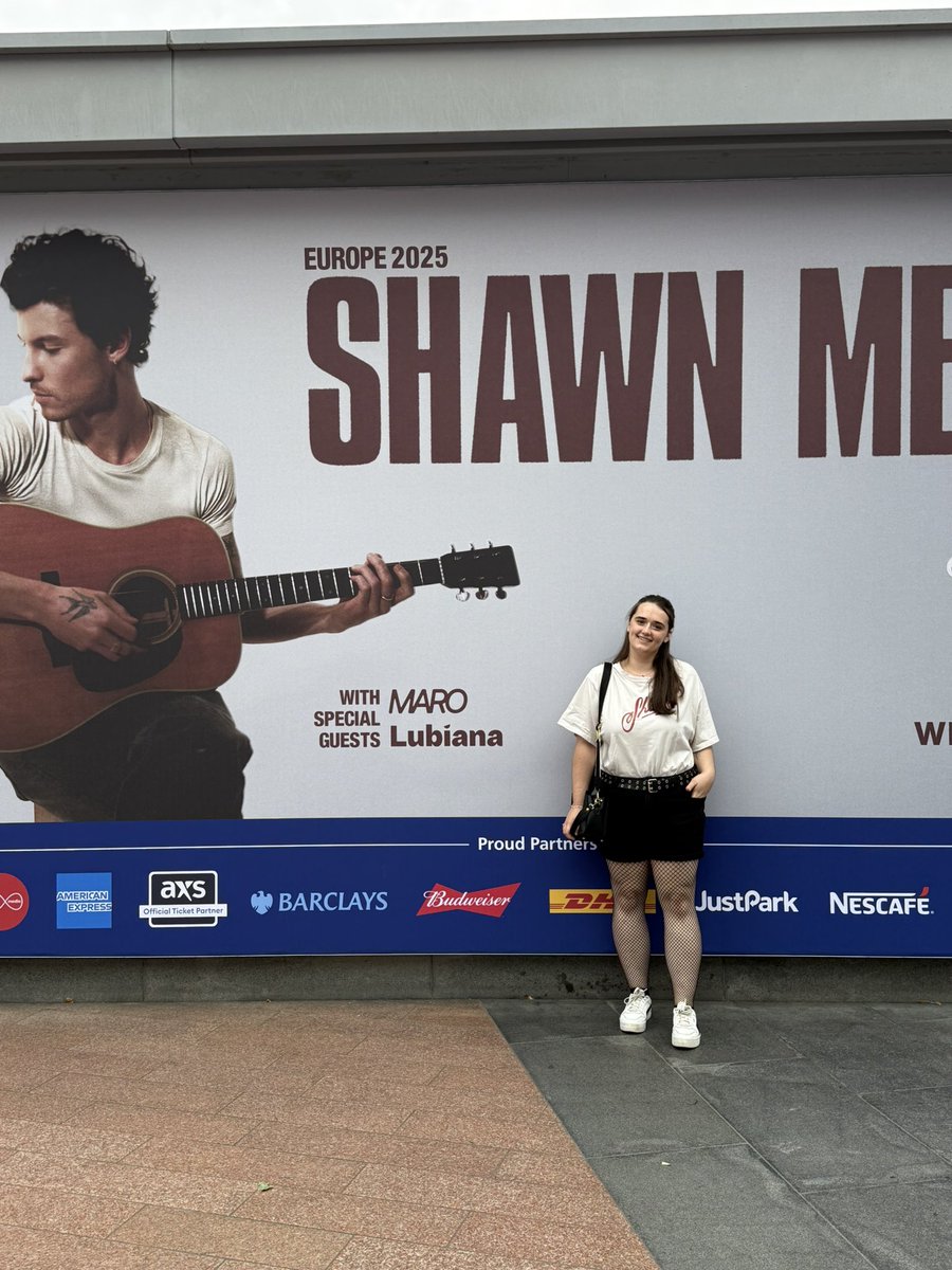 ggoni_e's tweet photo. I did it, finally. My dream is the most beautiful in the world.

Thank you, Shawn.🤎🤍
#ShawnOnTheRoadAgain #shawnmendeslondon #ShawnMendes @ShawnAccess @ShawnMendes https://t.co/6z7DNdNYjC