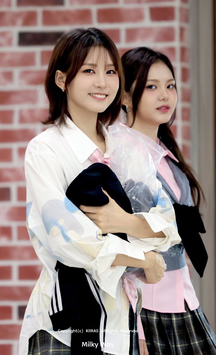 LLKIIFF728GBIDL's tweet photo. My #KyLing #카일링 🚢 🥹🫶
Just curious anyone ⚓ this duo too ?

#LINGLING #KYLIE #KIIRAS
#링링 #카일리 #키라스 https://t.co/YWSlGn9Z6F