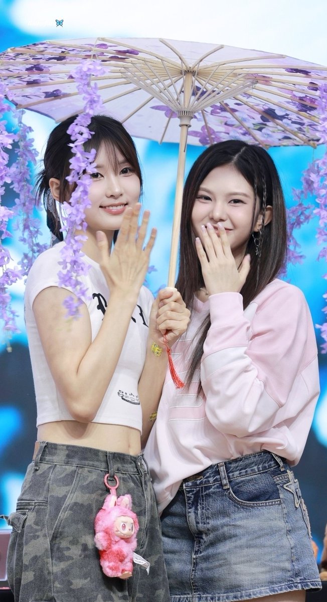 LLKIIFF728GBIDL's tweet photo. My #KyLing #카일링 🚢 🥹🫶
Just curious anyone ⚓ this duo too ?

#LINGLING #KYLIE #KIIRAS
#링링 #카일리 #키라스 https://t.co/YWSlGn9Z6F