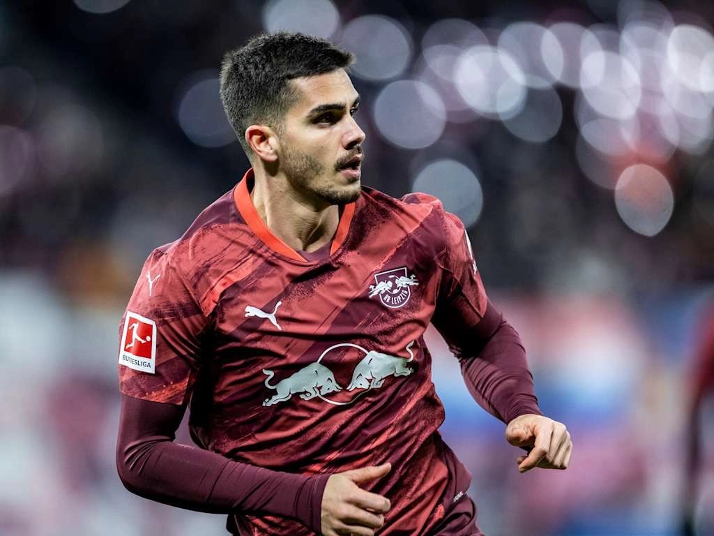 La llegada de Rafa Mir al Elche es independiente a la llegada de Andre Silva al Elche ✅

Los DOS delanteros formarán parte del club alicantino esta temporada 🤝

Rafa Mir ya está de camino a Elche para firmar y cerrarlo todo 🔏