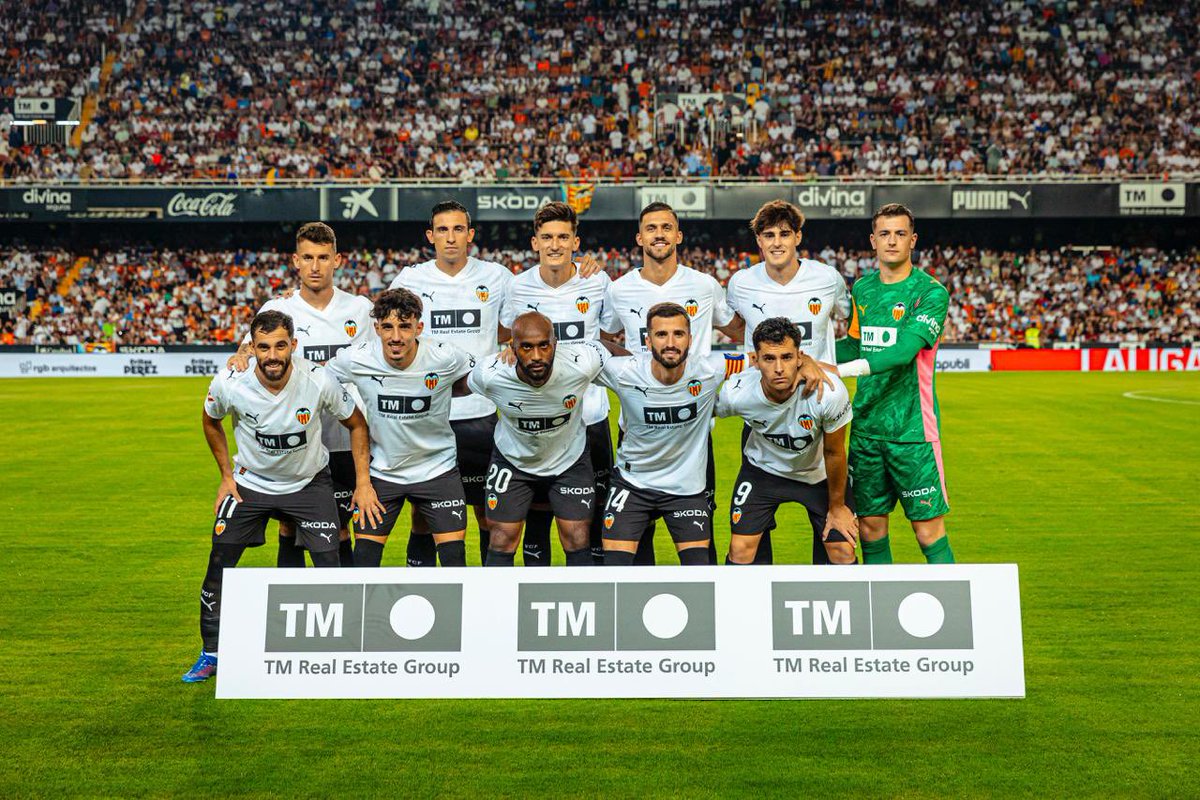 Jose Manuel Arias Copete (@copete_99) on Twitter photo Sumamos el primer punto de la temporada en nuestra casa.
Me quedo con el gran trabajo y la predisposición que tuvo el equipo de intentar conseguir la victoria hasta el final.
Gracias afición por el apoyo increíble
Exigentes y comprometidos 🔝😍
¡Seguimos!🧡🦇 <a href="/valenciacf/">Valencia CF</a> Sumamos el primer punto de la temporada en nuestra casa.
Me quedo con el gran trabajo y la predisposición que tuvo el equipo de intentar conseguir la victoria hasta el final.
Gracias afición por el apoyo increíble
Exigentes y comprometidos 🔝😍
¡Seguimos!🧡🦇 <a href="/valenciacf/">Valencia CF</a>