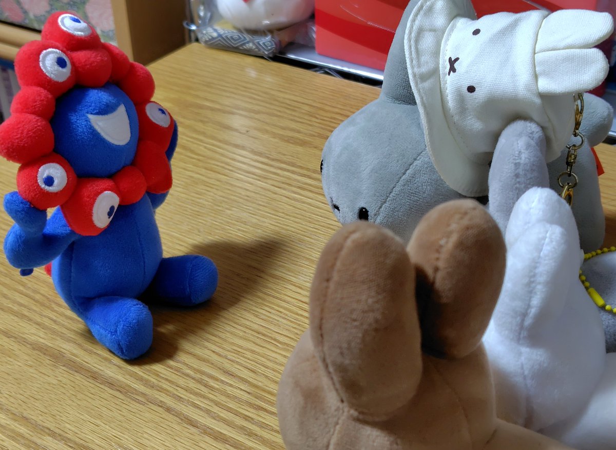 mo_mo_kaaaaaaaa's tweet photo. うさぎたち、未知との遭遇 https://t.co/wUEufndhU6